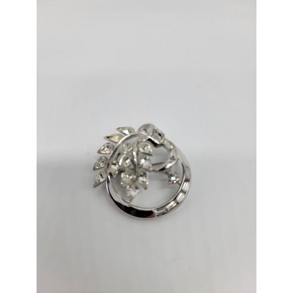 Vintage Crown Trifari 1950's Wreath Silver Rhinestone Brooch Pin Jewelry - Picture 2 of 8
